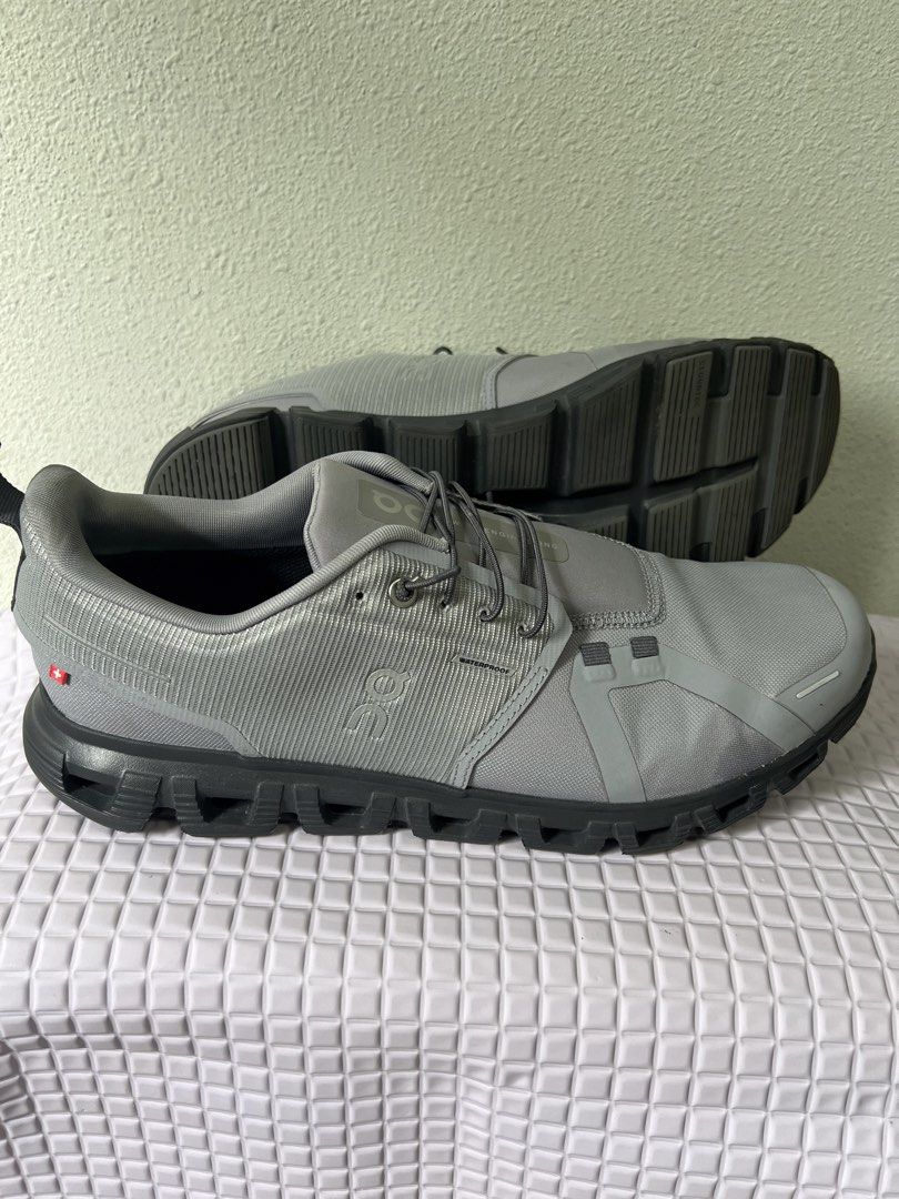 ON Cloud Waterproof Running Shoes - Wolf Grey (Category: Sneakers) located in Singapore. Submitted by swiftmountain_d46dff (Listing ID 1440085715, Image 2). Description: - ON Cloud Waterproof Running Shoes - Color: Grey - Ideal for all weather conditions - Keeps feet dry and comfortable - Ready for your next run or adventure!.