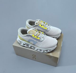 (Category: ) located in . Submitted by khai.uasneakers (Listing ID 1440170700, Image 1). Description: .