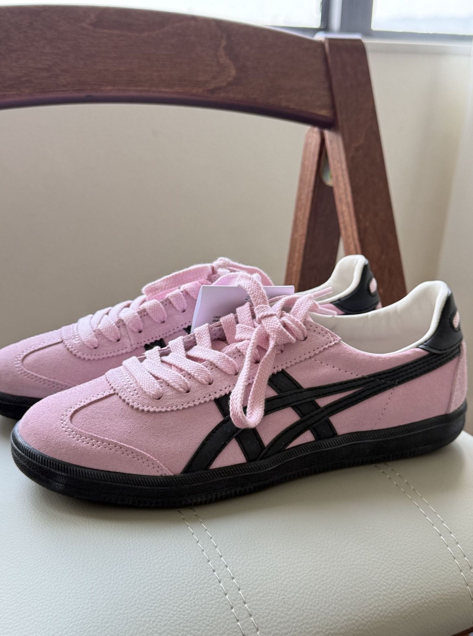 Onitsuka Tiger Tokuten Soft and light pink. (Category: Sneakers) located in Singapore. Submitted by nicesticfox (Listing ID 1440061422, Image 2). Description: —— Onitsuka Tiger —— Onitsuka Tiger Tokuten Soft and light pink. 🔹 Condition: Brand New 🔹 Shipping: Free via J&T/Ninja Van 🔹 Payment: Cash on Delivery 📋 How It Works • Order placed • ~3 days: photos sent to confirm size & style • You confirm, we ship • Tracking provided with updates • P