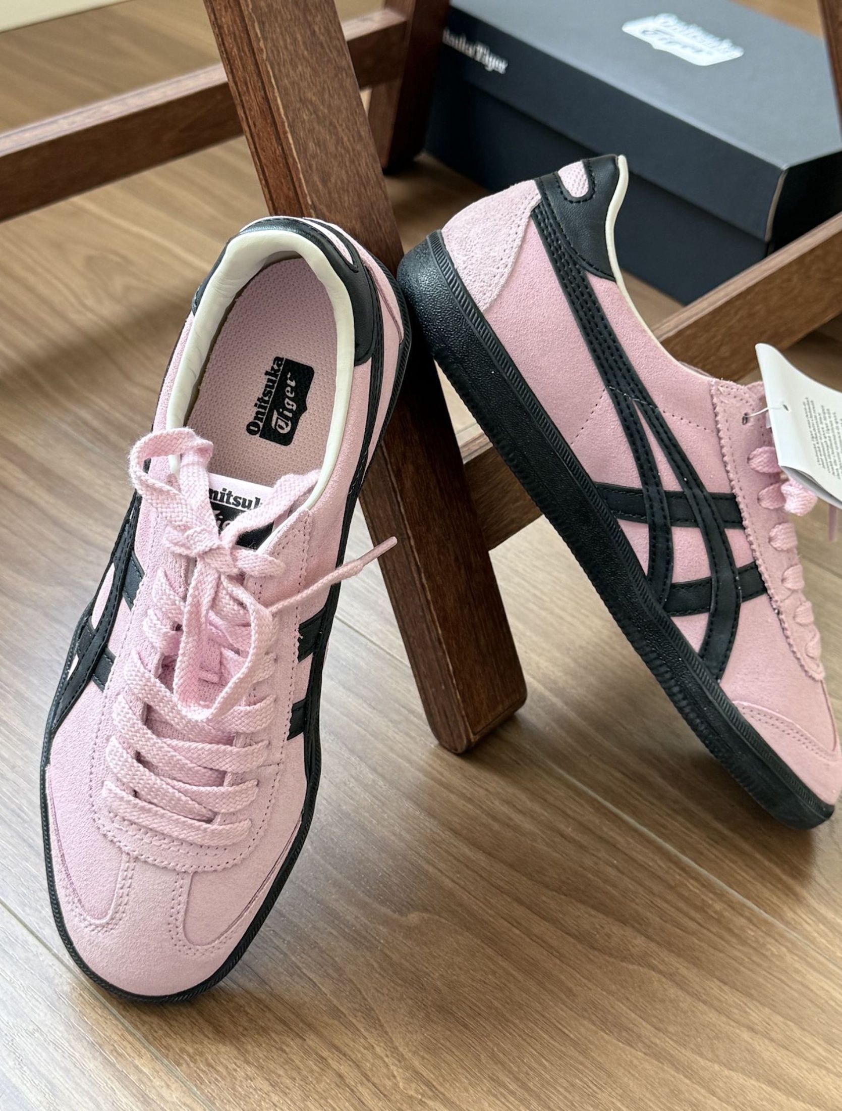 Onitsuka Tiger Tokuten Soft and light pink. (Category: Sneakers) located in Singapore. Submitted by nicesticfox (Listing ID 1440061422, Image 3). Description: —— Onitsuka Tiger —— Onitsuka Tiger Tokuten Soft and light pink. 🔹 Condition: Brand New 🔹 Shipping: Free via J&T/Ninja Van 🔹 Payment: Cash on Delivery 📋 How It Works • Order placed • ~3 days: photos sent to confirm size & style • You confirm, we ship • Tracking provided with updates • P