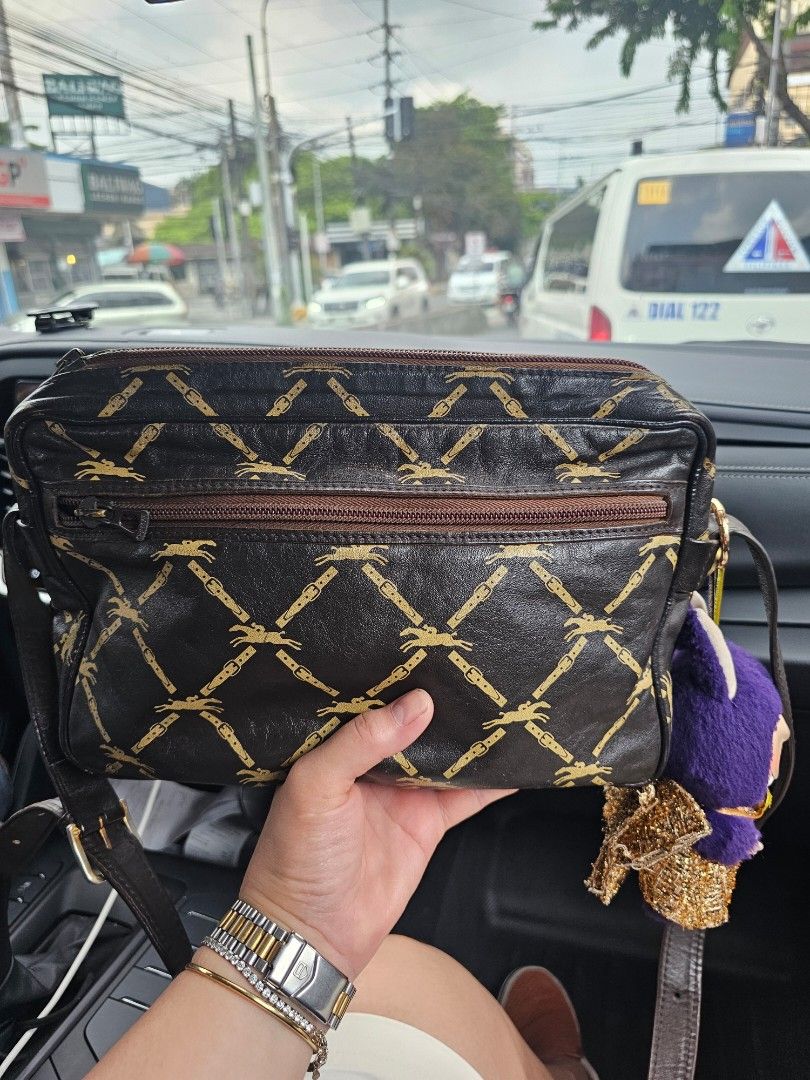 Original Vintage Longchamp Camera Bag (Category: Luxury Bags & Wallets) located in Quezon City. Submitted by sherockxx (Listing ID 1440007529, Image 2). Description: Super nice in actual.Great lakwatsa bag. Can fit lotsa stuff. On hand and ready to ship plus fees..