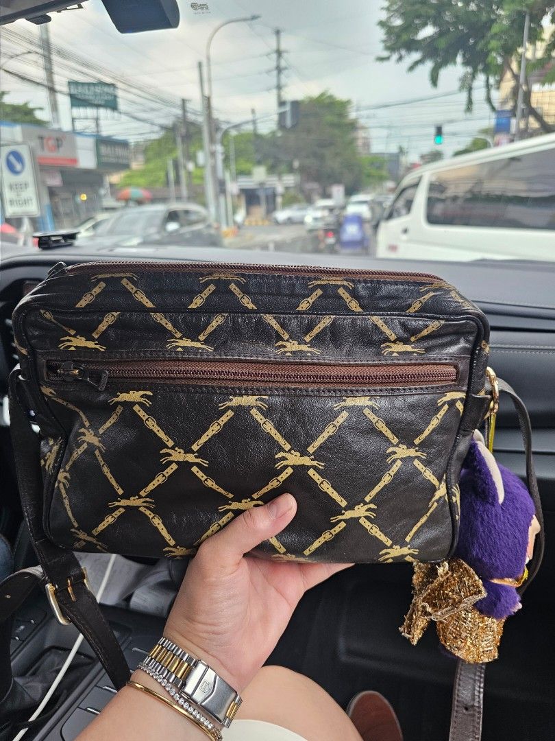 Original Vintage Longchamp Camera Bag (Category: Luxury Bags & Wallets) located in Quezon City. Submitted by sherockxx (Listing ID 1440007529, Image 1). Description: Super nice in actual.Great lakwatsa bag. Can fit lotsa stuff. On hand and ready to ship plus fees..