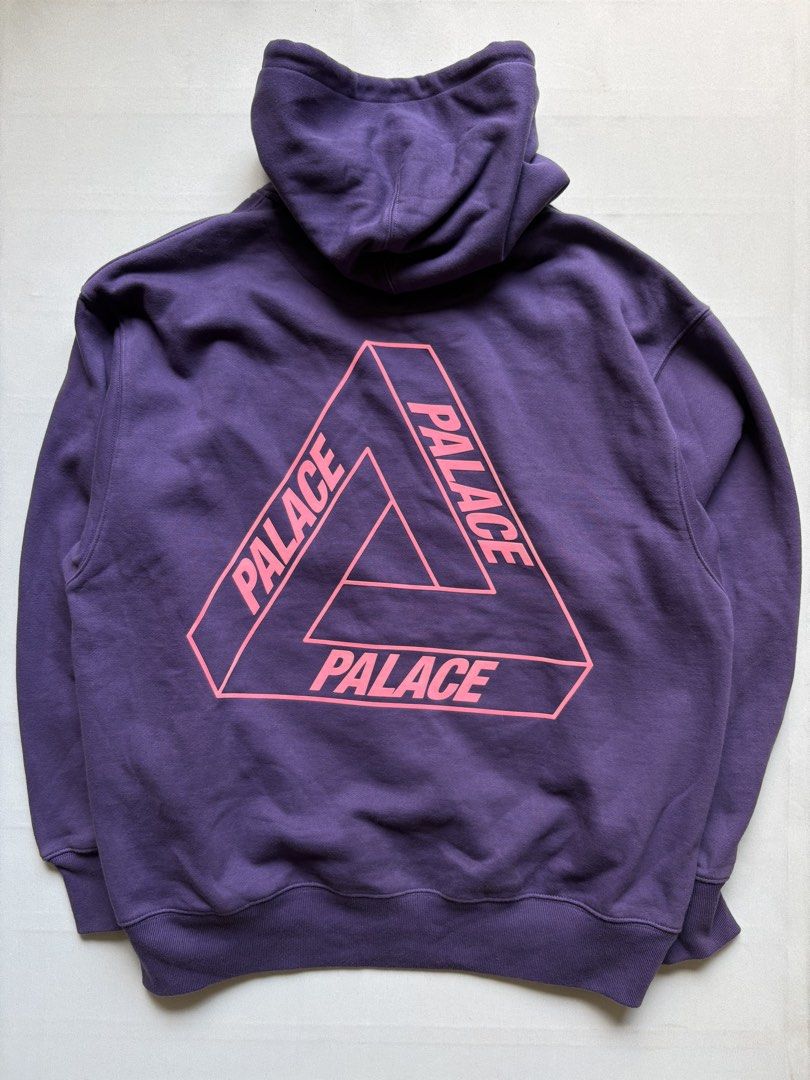PALACE FW24 Glow Tri-Ferg Hood (Category: Coats, Jackets and Outerwear) located in Baguio. Submitted by viibodegaaa (Listing ID 1440157553, Image 3). Description: Item: PALACE FW24 Glow Tri-Ferg Hood Size: L Width: 25’ Length: 28’ Condition: like new Price: 3080 .