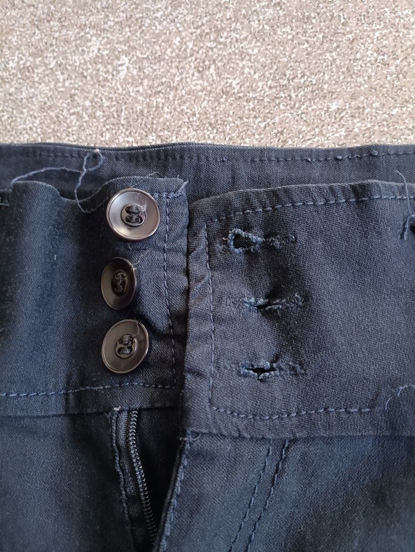 Pants for Women (Category: Other Bottoms) located in Banga. Submitted by princess.declutter (Listing ID 1439994112, Image 2). Description: Skinny type Dark blue color Waist: 35cm stretchable Length: 88cm.