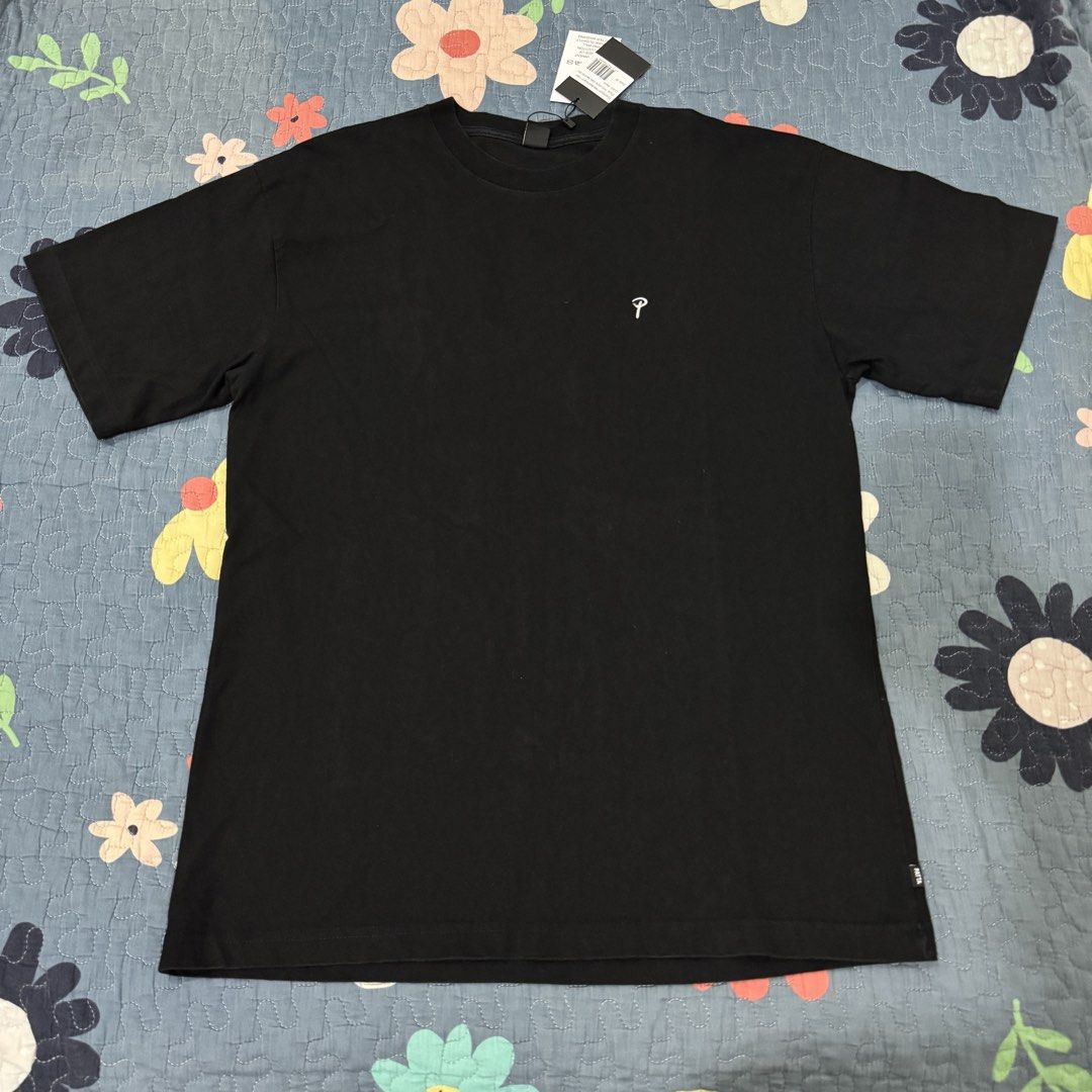 PATTA BASIC SCRIPT P TSHIRT (Category: Tshirts & Polo Shirts) located in Kangar. Submitted by ridhwan.mahtar (Listing ID 1440047514, Image 1). Description: HARAP MAAF. HARGA ADALAH TETAP DAN TIDAK TERMASUK POSTAGE. ITEM NAME: PATTA BASIC SCRIPT P TSHIRT CONDITION: 9.5/10 almost like new, tried once only. SIZE: M MEASUREMENTS: 21/29 PRICE: RM120 DFOD JNT / @ add RM8 (Semenanjung) RM15 (Sabah/S’wak) for postage *Booking dlm masa 24 jam sahaja .