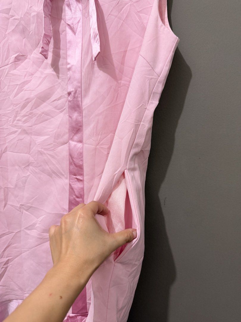 Pink dress, mini dress (Category: Dresses) located in Quezon City. Submitted by artsymommaah (Listing ID 1440079772, Image 2). Description: Bust: 34-35 inches Waist: 34 inches Length: 31 inches Size small on tag With double lining & side pockets Super cute.
