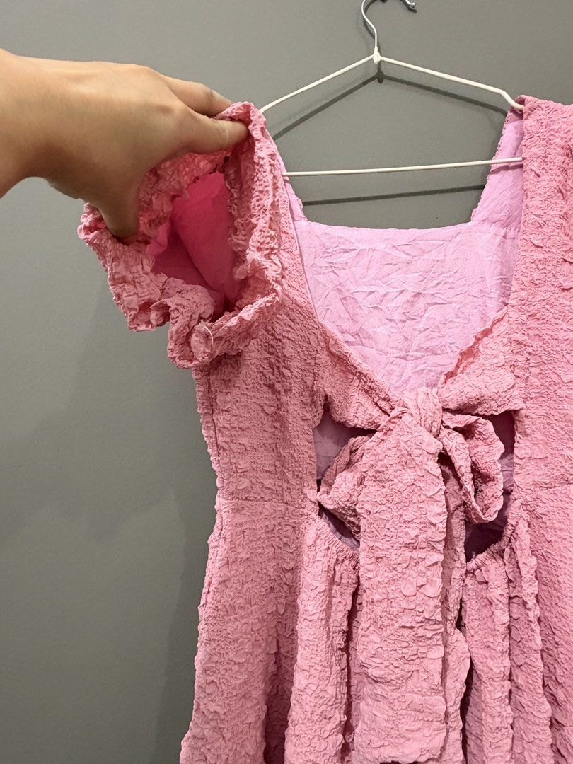 Pink mini dress puff sleeves (Category: Dresses) located in Quezon City. Submitted by artsymommaah (Listing ID 1440073432, Image 3). Description: Bust: 32 inches Waist: 28-30 inches Length: 33 inches With double lining Super cute Pwede sa teens Open back .