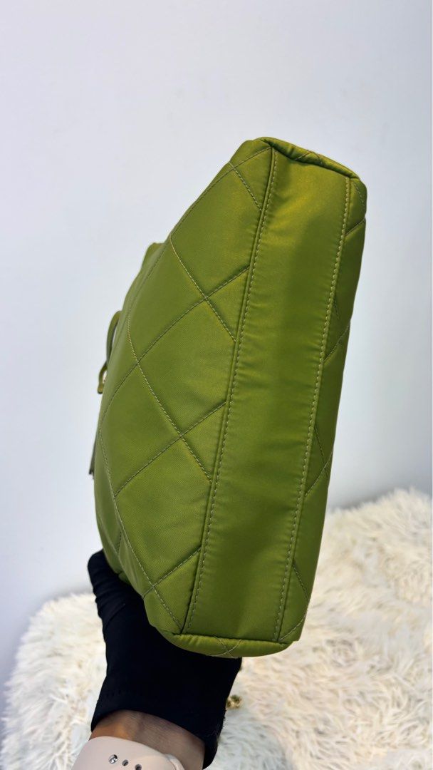 PRADA Re-Edition 1995 Re-Nylon Edera Shoulder Bag (Category: Luxury Bags & Wallets) located in Manila. Submitted by luxemax_09 (Listing ID 1440094699, Image 3). Description: .