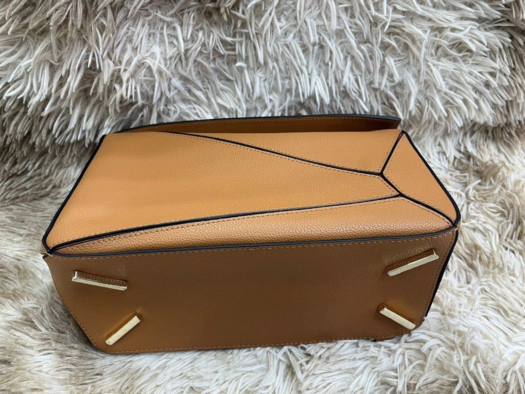 Preloved Loewe Puzzle (Category: Luxury Bags & Wallets) located in Manila. Submitted by bagsandshoesmanymore (Listing ID 1440076043, Image 2). Description: Preloved Loewe Size 25cm Actual picture posted Genuine leather Made in Spain Serial number Please read before you order 👉🏻❗️Payment first before shipping ❗️Cut off time of payment 11am sameday delivery ❗️NO MEET UP / NO PICK UP ❗️ORDER CANNOT BE CANCELLED ❗️PLEASE DON’T BUY IF YOU ARE IN DOU