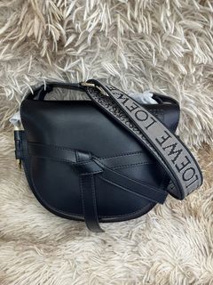(Category: ) located in . Submitted by bagsandshoesmanymore (Listing ID 1440073335, Image 1). Description: .