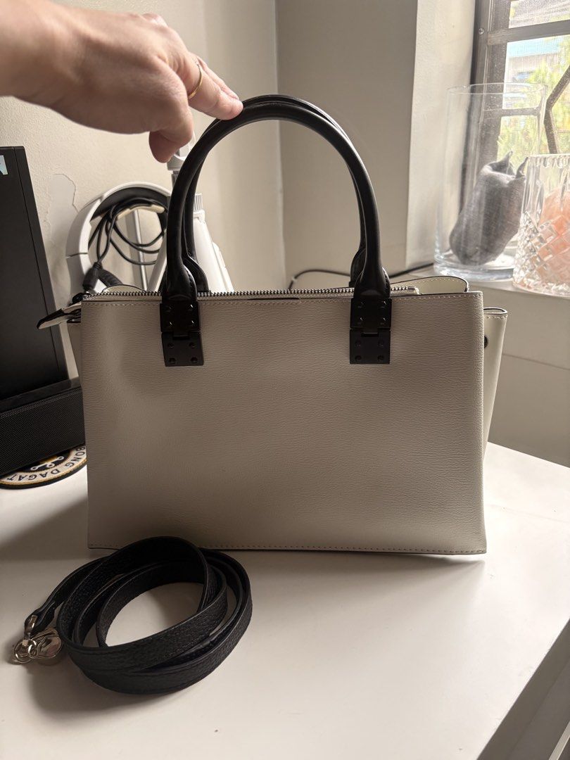 PRELOVED Original Charles and Keith White Bag (Category: Luxury Bags & Wallets) located in Caloocan City. Submitted by izzykartph (Listing ID 1440069959, Image 2). Description: Preloved Replaced bag strap Has minimal sign of usage In very good condition .