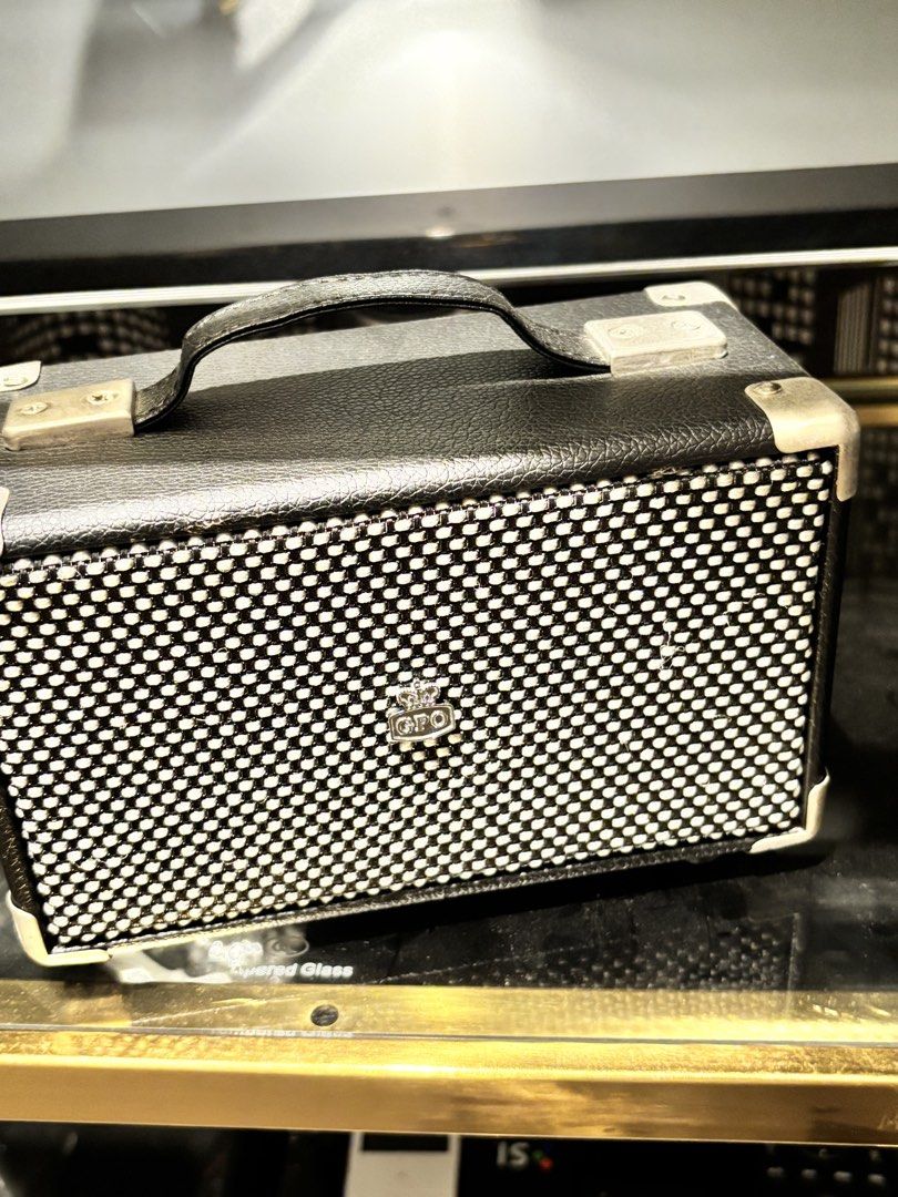 Retro Style Bluetooth Speaker with Handle468904089506949121