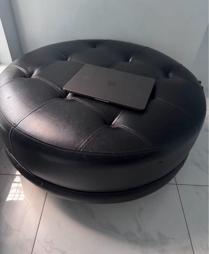 Round sofa waiting chair big (Category: Sofas) located in Quezon City. Submitted by prelovedsaleitems (Listing ID 1439997000, Image 1). Description: .