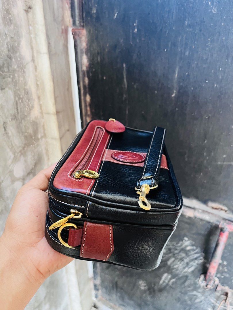Sant Marios Collection Leather Clutch Bag (Category: Clutches) located in Ballesteros. Submitted by sat_b3 (Listing ID 1440008241, Image 2). Description: - Chic black and red leather clutch bag - From Sant Marios Collection - Zippered main compartment - Additional front zippered pocket - Detachable wrist strap for convenience - Perfect for organizing essentials - good condition(like new) - pwede nyo sya lagyan ng strap kung gusto nyo kc dalawa an