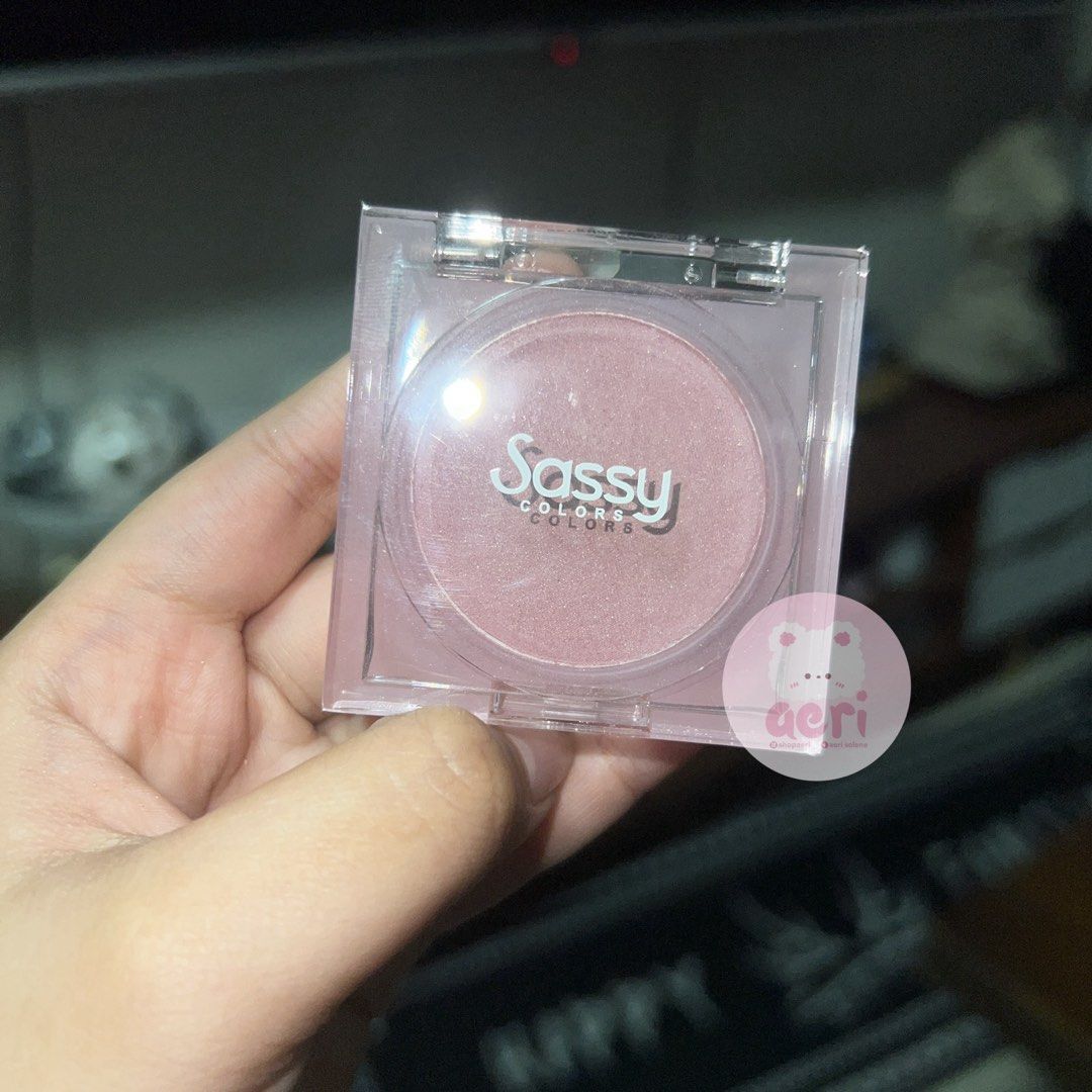 Sassy Colors Radiant Glow Blush (Category: Makeup) located in Antipolo. Submitted by shopaeri (Listing ID 1440078772, Image 1). Description: Sassy Colors Radiant Glow Powder Blush ♡ ↳ Shade: Pretty in Pink ┈┈┈┈୨ৎ┈┈┈┈ ◞ Used once only ◞ Viral on black app ◞ Price is firm! No lowballing ☻ ⊹ RFS: doesn’t look good on my skintone ┈┈┈┈୨ৎ┈┈┈┈ ♡ MOP: GCash / BPI ♡ MOD: Lalamove / J&T ♡ LOC: Antipolo, Rizal.