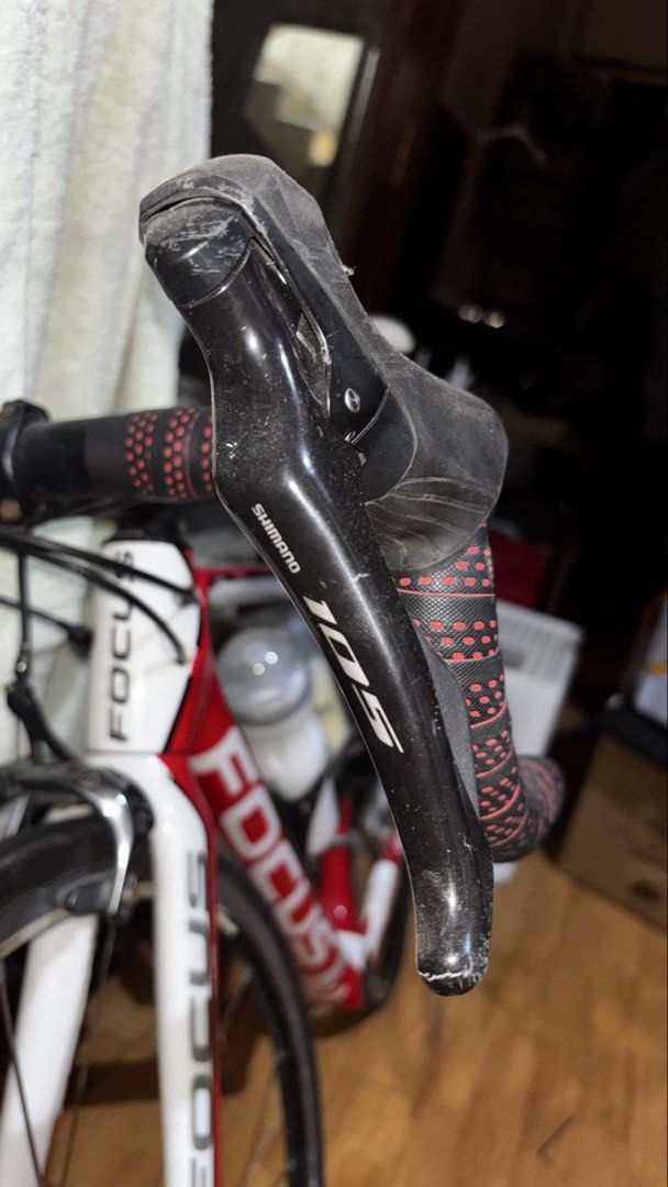 SHIMANO 105 r7000 STI (Category: Bicycles) located in Marikina City. Submitted by reiandco (Listing ID 1440038998, Image 1). Description: SHIMANO 105 R7000 STI prestine condition no issues shifts smoothly.