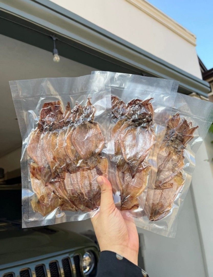 Skinless Dried Squid from Alon&Usok (always fresh batch) (Category: Local Eats) located in Lucena. Submitted by fiercemoon-a25a79 (Listing ID 1440041931, Image 3). Description: Alon Usok’s vacuum-sealed dried skinless squid is now available in 300g packs (3 x 100g), carefully prepared to maintain quality and freshness. Perfect for everyday ulam, pasalubong, or even pulutan—malinis, maayos ang packing, at ready to store. Price: 450 per 300g pack S