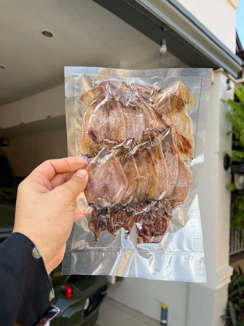 Skinless Dried Squid from Alon&Usok (always fresh batch) (Category: Local Eats) located in Lucena. Submitted by fiercemoon-a25a79 (Listing ID 1440041931, Image 2). Description: Alon Usok’s vacuum-sealed dried skinless squid is now available in 300g packs (3 x 100g), carefully prepared to maintain quality and freshness. Perfect for everyday ulam, pasalubong, or even pulutan—malinis, maayos ang packing, at ready to store. Price: 450 per 300g pack S