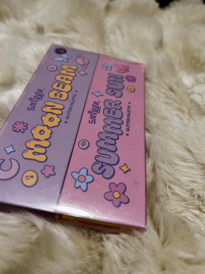 Smiggle Moon Beam & Summer Sun Glitter Palette Set (Category: Babies & Kids Fashion) located in Pasig City. Submitted by royalregistry (Listing ID 1440128843, Image 1). Description: - Smiggle Glitter Palette set - Includes Moon Beam and Summer Sun palettes - Designed for glittery fun - Ideal for kids' creative makeup play - 500 each item.