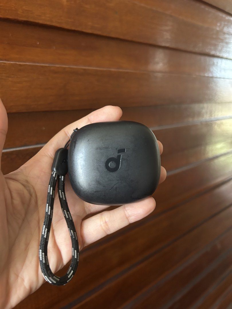 Soundcore R50i True Wireless Earbuds (Category: Earphones) located in Quezon City. Submitted by onthehanger_ph (Listing ID 1434089210, Image 2). Description: Soundcore R50i earbuds: Big bass, IPX5 water resistance, and superior call quality. Includes charging case, wrist strap Rfs - not using it much.