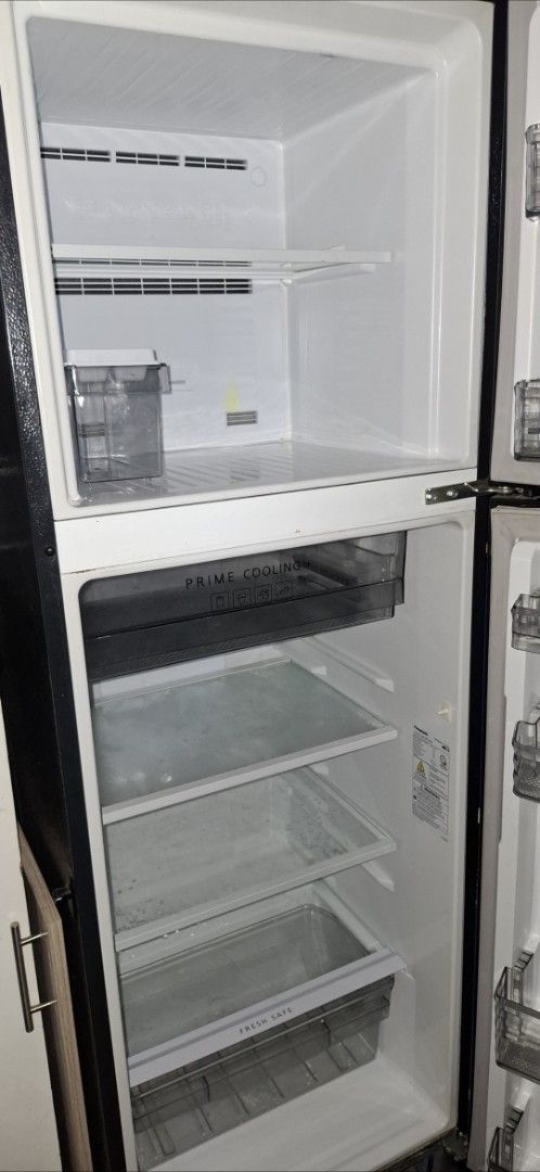 Tables, Chairs, Tools, Equipment, Refrigerator, Exhaust (Category: Refrigerators and Freezers) located in Manila. Submitted by yuichi0418 (Listing ID 1440073207, Image 1). Description: - White top freezer refrigerator - Multiple shelves and drawers for organized storage - Spacious interior with clear compartments - Dedicated crisper drawer for fruits and vegetables - Sleek and modern exterior design - Perfect for keeping food fresh and organized.