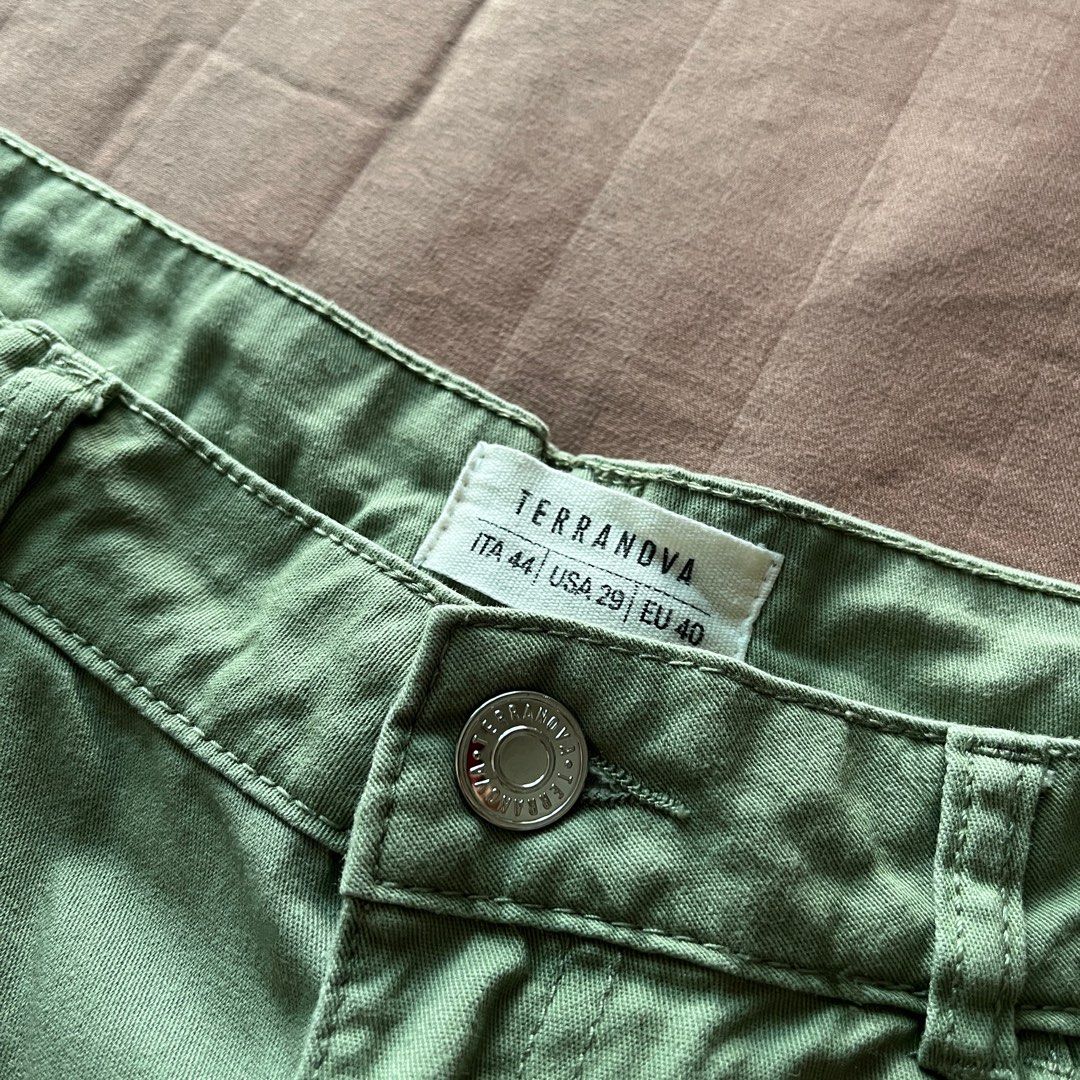 Terranova Olive Green Rolled Hem Shorts (Category: Shorts) located in Taguig. Submitted by prelor (Listing ID 1440061518, Image 3). Description: - Well used; great condition - Large but fits me okay (im usually a small) - Mode of payment: Gcash or Maya - Shipping thru Lalamove or J&T; SF should be included in payment - Price negotiable (if you’re purchasing in bulks) - “First come, first served” basis - Message me for inquiries 🫶.