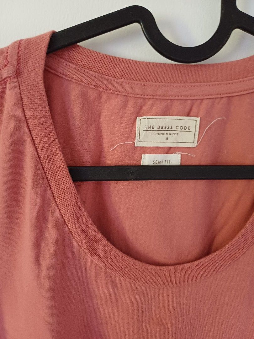 The Daily Code Crew Neck T-shirt - Rose Pink - Size M (Category: Tshirts & Polo Shirts ) located in Limay. Submitted by mjfvr (Listing ID 1440195029, Image 2). Description: *like new *thin soft fabric *body hugging, good for office *jnt shipping only *gcash or bank transfer only *last price posted - Brand: The Daily Code - Color: Rose Pink - Style: Crew Neck T-shirt - Fit: Relaxed - Material: Soft fabric for ultimate comfort - Occasion: Everyday 