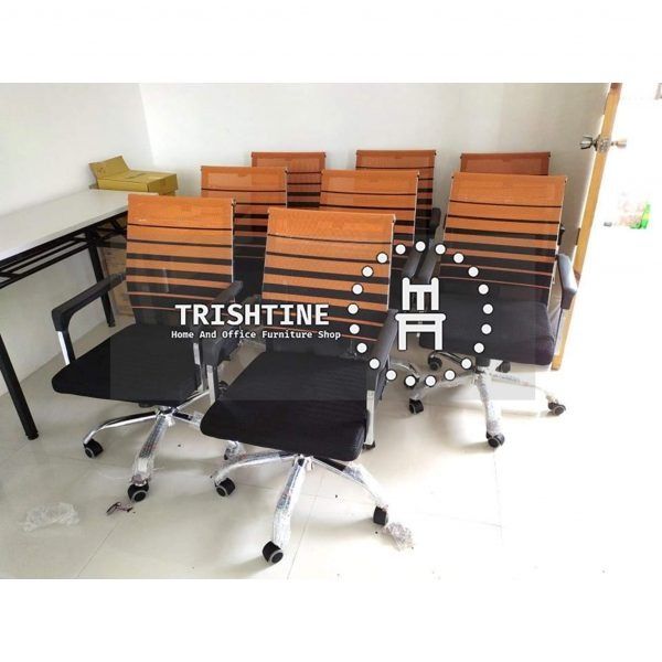 TOM-015 | Office Mesh Chair with Armrest (Category: Chairs) located in Caloocan City. Submitted by trishtine_jim9 (Listing ID 1440071230, Image 2). Description: - Stylish office chair for your workspace. - Breathable mesh back with vibrant orange stripes. - Comfortable padded seat. - Adjustable height for personalized comfort. - Smooth-rolling casters for easy mobility. - Ideal for both home and office use. DISCLAIMER: Price is for Posting Purpos