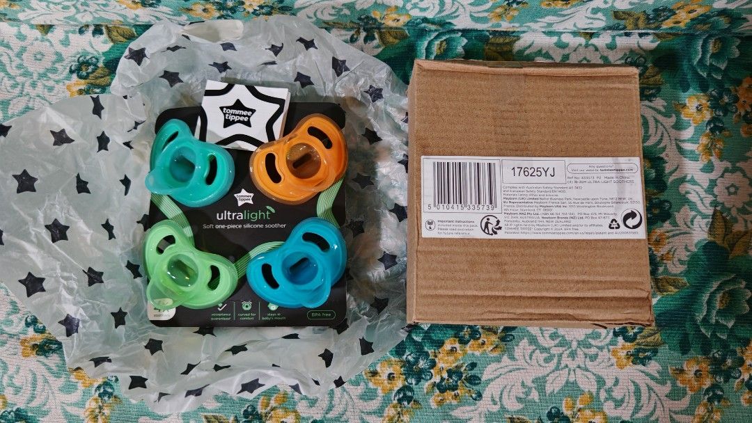 Tommee Tippee Ultralight Pacifiers Set (Category: Soothers & Pacifiers) located in San Pablo. Submitted by ate_k (Listing ID 1439995179, Image 1). Description: - Set of 4 Tommee Tippee Ultralight pacifiers - Colors: teal, orange, green and blue - Soft and lightweight design for baby's comfort - Suitable for babies.