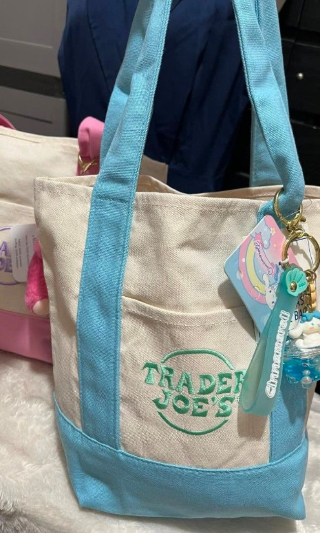 Traders Joe's Mini Tote bag chain included (Category: Tote Bags) located in Aliaga. Submitted by kmapparel (Listing ID 1440009577, Image 1). Description: .
