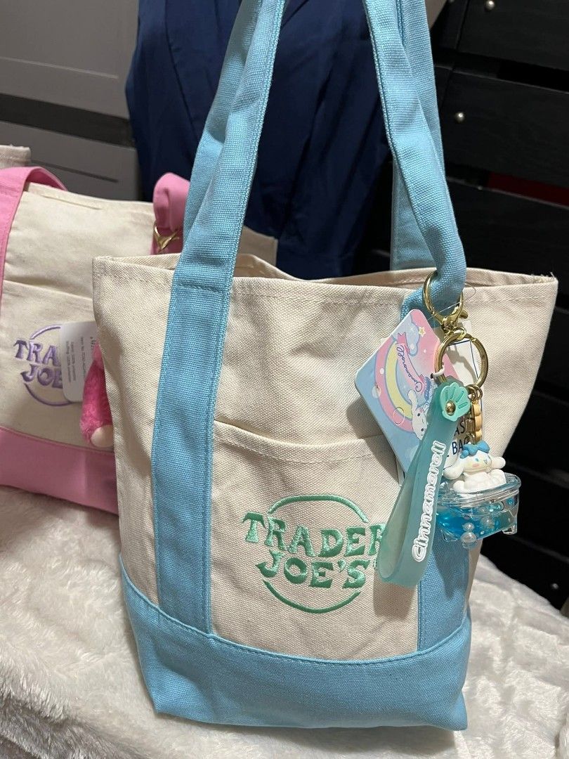 Traders Joe's Mini Tote bag chain included (Category: Tote Bags) located in Aliaga. Submitted by kmapparel (Listing ID 1440009577, Image 2). Description: .