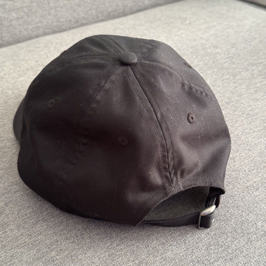 UNDER ARMOUR Black Cap (Category: Caps & Hats) located in Quezon City. Submitted by marketbuenaobra (Listing ID 1440017162, Image 2). Description: - Guaranteed Authentic. Bought it from the store. - Once used. Almost new - RFS: Decluttering.