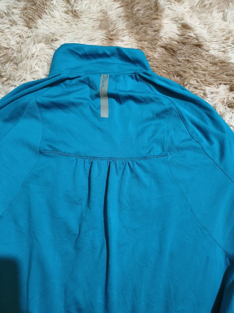 Under Armour Teal Zip-Up Jacket with Thumbholes (Category: Coats, Jackets and Outerwear) located in La Paz. Submitted by carou89146 (Listing ID 1440072498, Image 3). Description: - Under Armour teal zip-up jacket - Features convenient thumbholes - Lightweight fabric - Ideal for workouts or casual wear - Versatile addition to your active wardrobe pit to pit 22 inches length 27 inches spandex needs washing excellent condition .