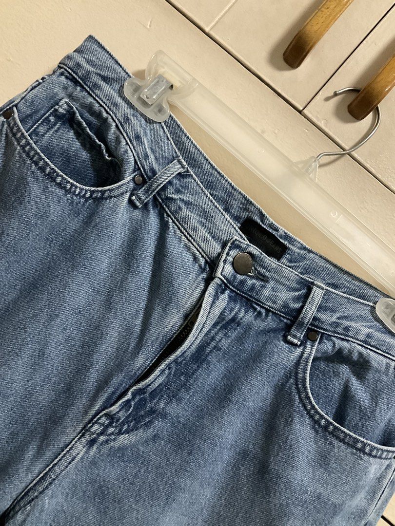 Uniqlo Denim Straight Jeans (Category: Jeans) located in Marikina City. Submitted by triacarlos (Listing ID 1440145636, Image 2). Description: Bought this sa store for ₱1990, now selling at ₱500 This is not highwaisted No issues No when worn photos Rfs: decluttering Strictly no shop33 checkout or meet up 😊 L: 49 in, W: 11 in, best fits 28-29 in Not highwaisted .