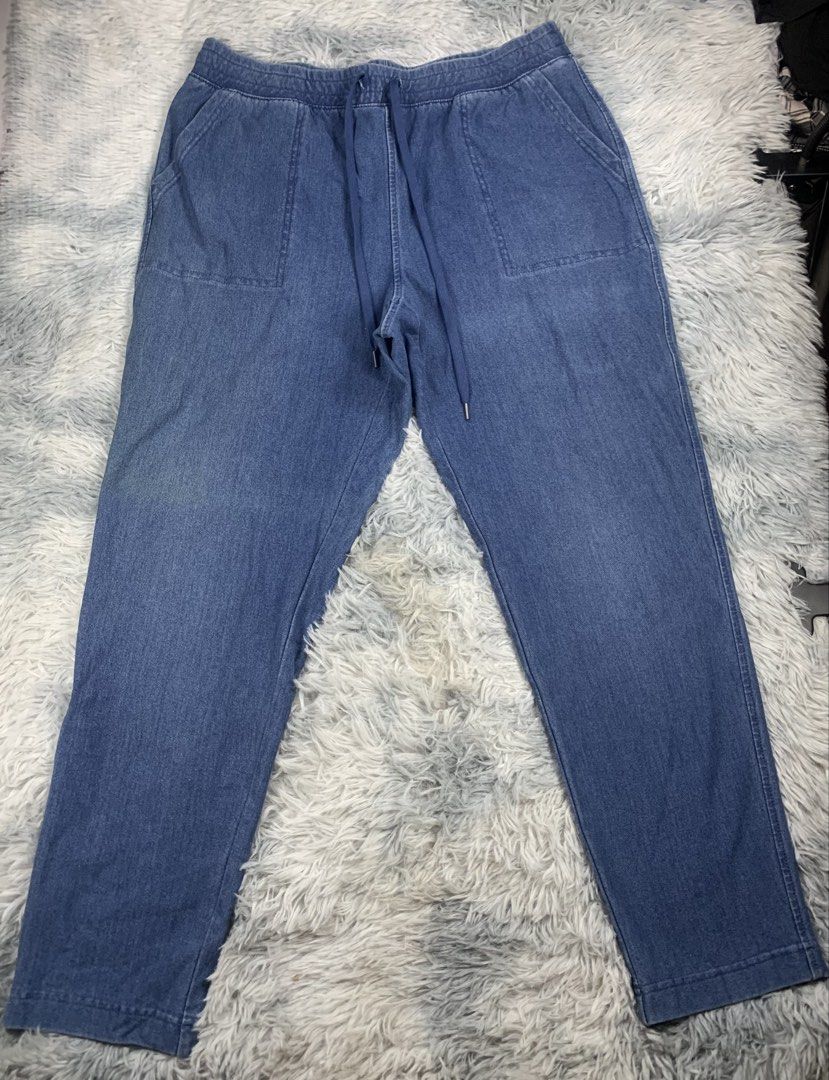 UNIQLO Jeans Jogger Pants (Category: Activewear) located in Manila. Submitted by marksaban81396 (Listing ID 1440006897, Image 1). Description: Waistline 29-33 Lenght 37 Color rate 9/10 No issue/ excellent condition .