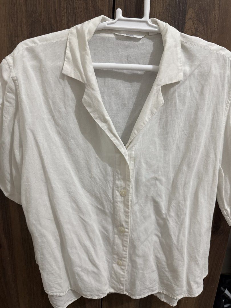 UNIQLO linen top (Category: Blouses) located in Manila. Submitted by chips22 (Listing ID 1440015999, Image 1). Description: .