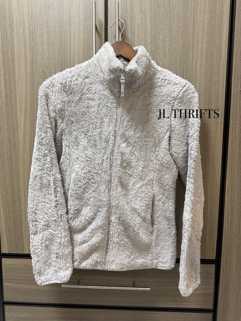 UNIQLO Silver Gray Fleece Full Zip Jacket (Category: Coats, Jackets and Outerwear) located in Cavite. Submitted by jlthrifts_ (Listing ID 1440036557, Image 1). Description: Bagong bago pa! 🫶🏻 Size on tag: Large Dimes: 25x18 Fits to Small body frame..
