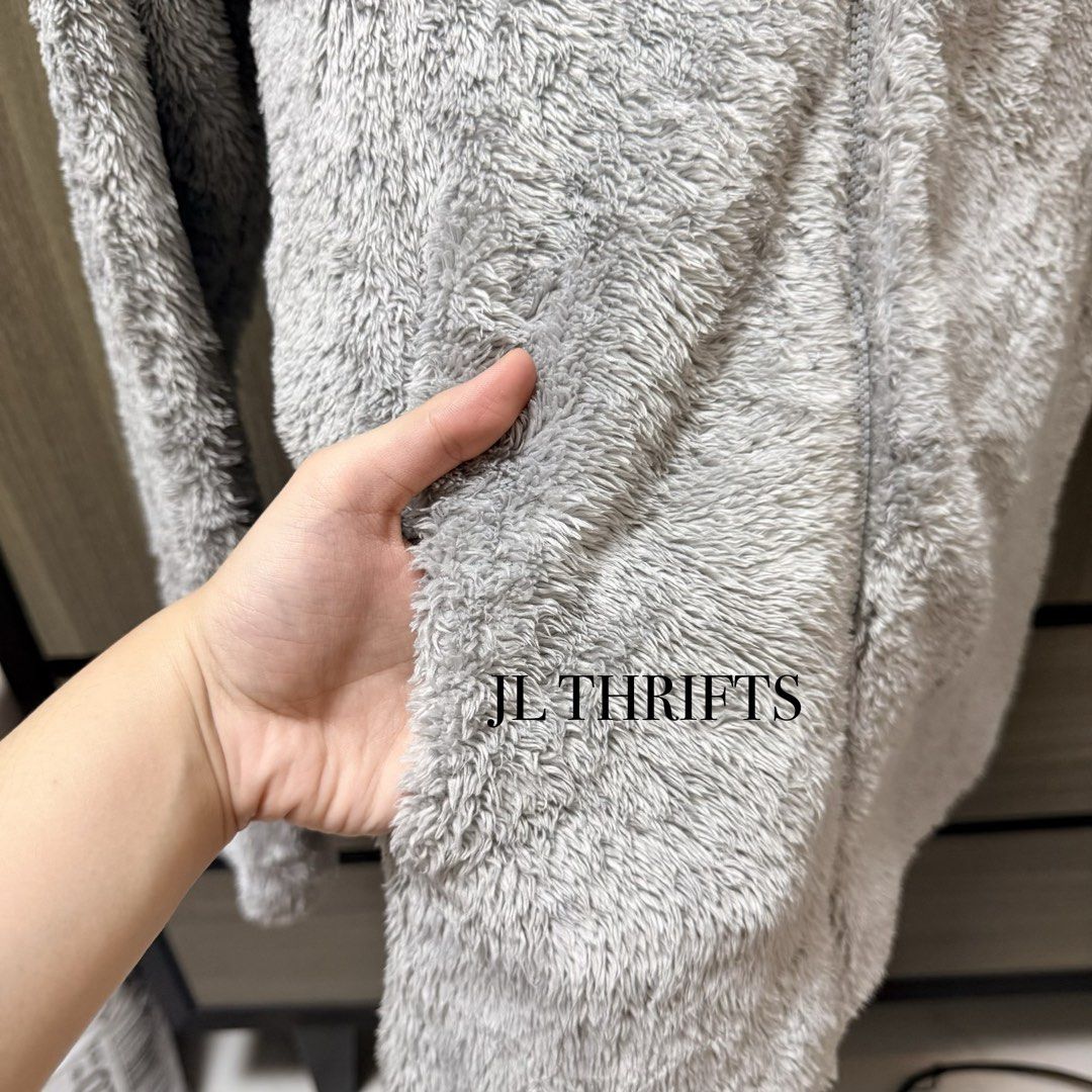 UNIQLO Silver Gray Fleece Full Zip Jacket (Category: Coats, Jackets and Outerwear) located in Cavite. Submitted by jlthrifts_ (Listing ID 1440036557, Image 2). Description: Bagong bago pa! 🫶🏻 Size on tag: Large Dimes: 25x18 Fits to Small body frame..