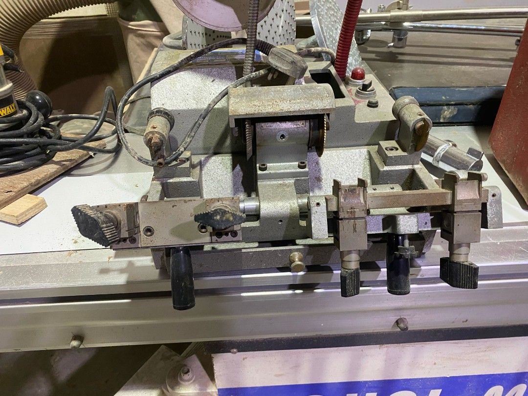 Used Key Cutting Machine for Sale464992913431603200