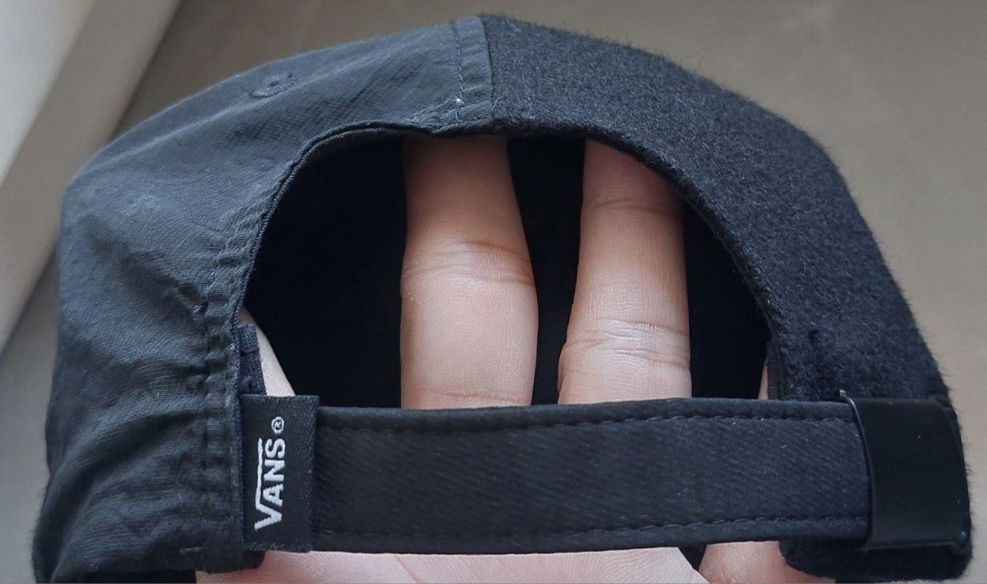 Vans Cap (Category: Caps & Hats) located in Quezon City. Submitted by khield (Listing ID 1440055828, Image 3). Description: .