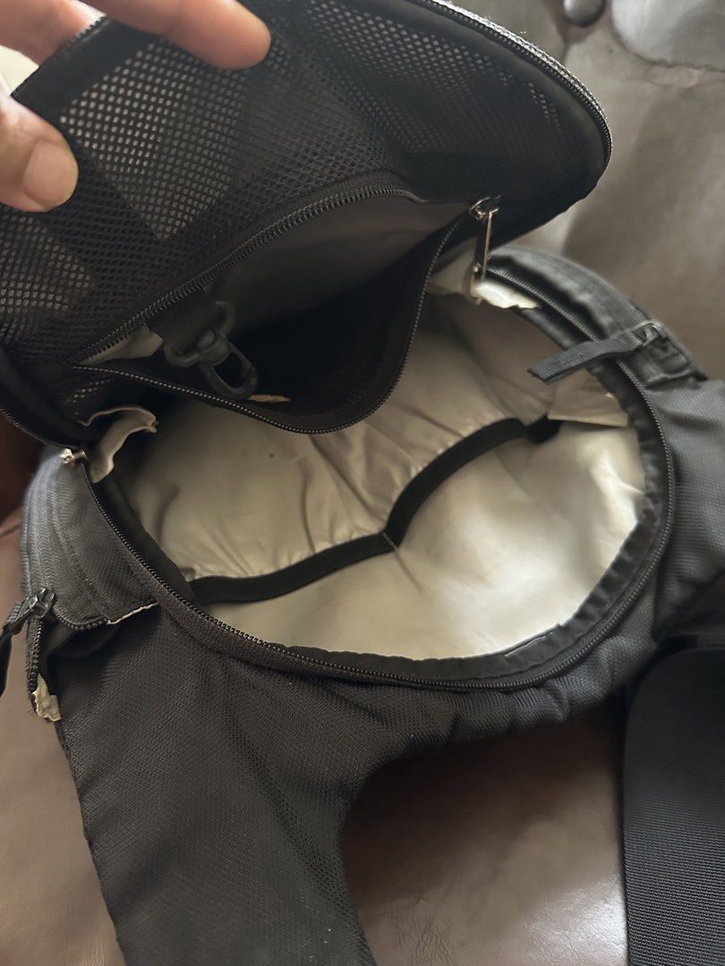 Victorinox Body bag from US (Category: Cross-body Bags) located in Makati City. Submitted by fpastore (Listing ID 1440052331, Image 3). Description: Victorinox Body bag from US shipping jt express, payment gcash, bdo bank deposit, paypal.