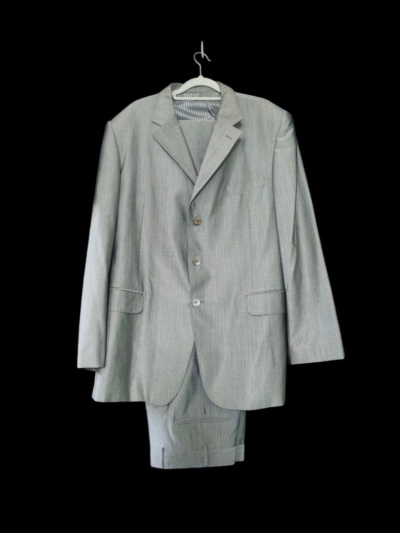 Vintage 2006 Balmain Suit with Matching Trouser (Category: Sets & Coordinates) located in Dumanjug. Submitted by cebuanaavtg (Listing ID 1440103263, Image 2). Description: Balmain suit set Pants- 37" X 42" Suit- 23.5" X 31" Shoulder- 20" in good condition.