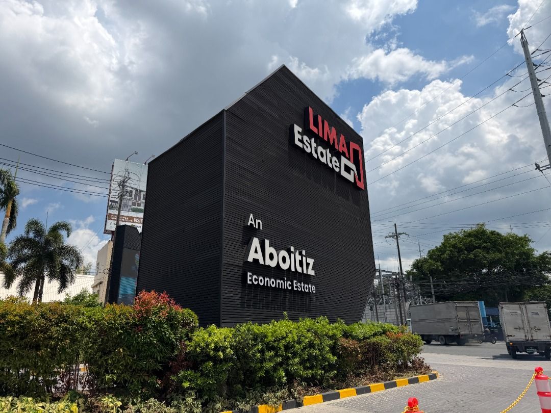 Warehouse For Rent - Lima Technology Center, Malvar, Batangas (Category: Commercial) located in Pasig City. Submitted by nobleland_ventures (Listing ID 1083933124, Image 2). Description: Address: Lima Technology Center Malvar,Batangas - 2210.09 sqm - Php 250/sqm + dues - Includes Mezzanine of 195.60sqm - Expandable to 11,034.69 sqm - 7 meters high building from floor to bottom truss - Pre-painted GI roofing with stainless gutter and insulation - 