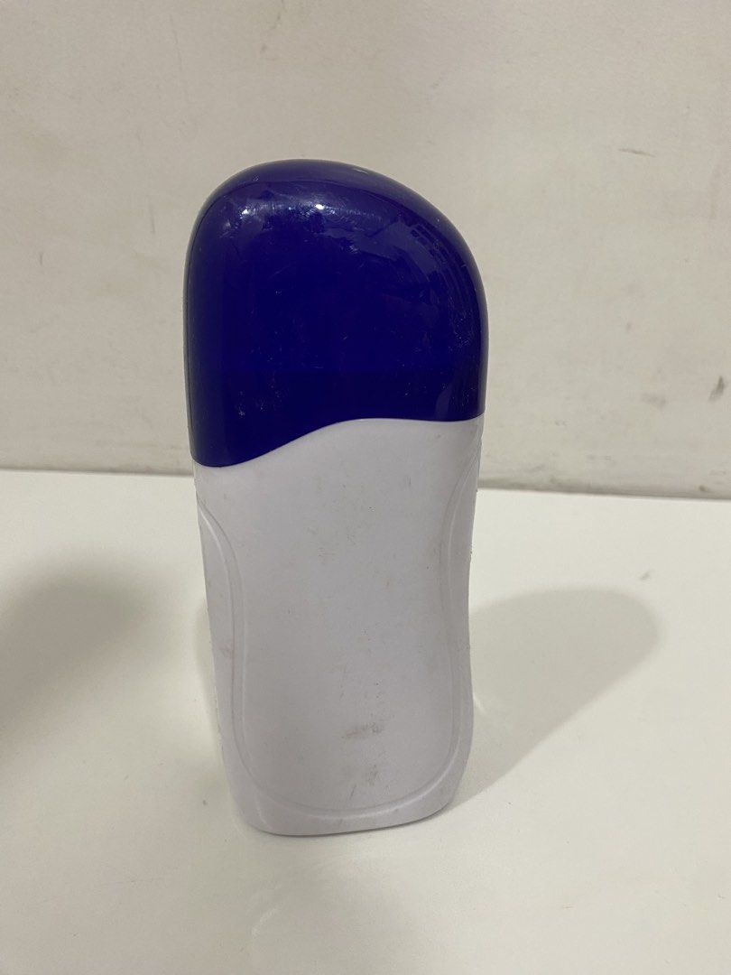White and Blue Epilator with Detachable Cap (Category: Hair) located in Tarlac. Submitted by theunion (Listing ID 1440085872, Image 3). Description: - White and blue epilator - Metallic shaving head - Includes detachable blue cap - Perfect for hair removal - Compact and easy to use.