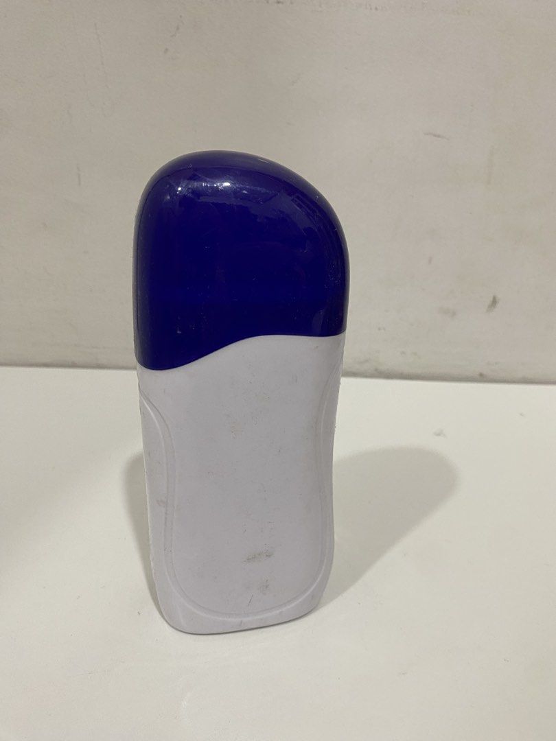 White and Blue Epilator with Detachable Cap (Category: Hair) located in Tarlac. Submitted by theunion (Listing ID 1440085872, Image 2). Description: - White and blue epilator - Metallic shaving head - Includes detachable blue cap - Perfect for hair removal - Compact and easy to use.