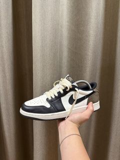 (Category: ) located in . Submitted by sg_snkrs (Listing ID 1440144738, Image 1). Description: .