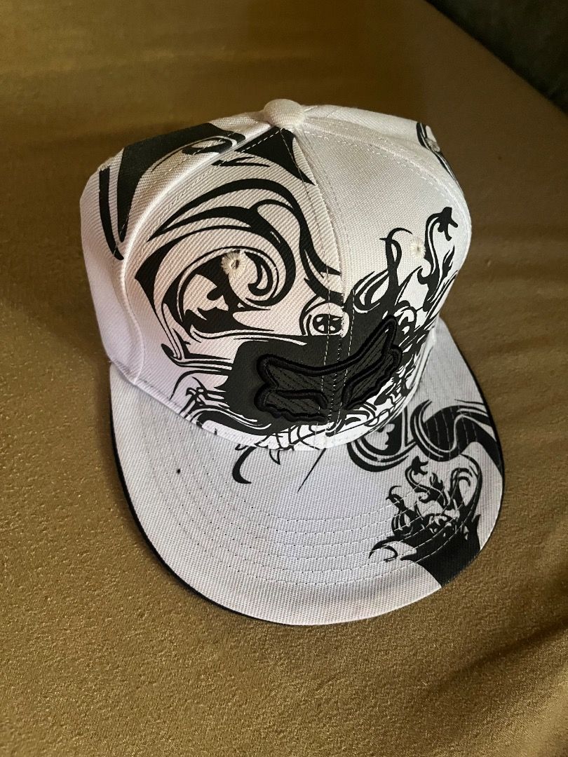 Y2k cap (Category: Caps & Hats) located in Caloocan City. Submitted by crucifiedtearz (Listing ID 1440135499, Image 1). Description: Y2k Fox closed cap.