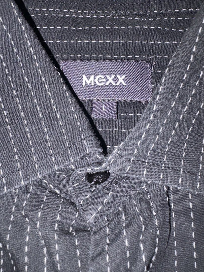 Y2K Cropped Polo Longsleeve Shirt (Category: Coats, Jackets and Outerwear) located in Mandaluyong City. Submitted by de_keein (Listing ID 1440106368, Image 2). Description: 22.5x24.