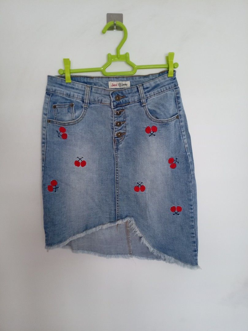 Y2k denim skirt with cherries (Category: Skirts) located in Mabalacat. Submitted by twilight_radar (Listing ID 1440088916, Image 1). Description: waist 27 to 29 slight stretch.