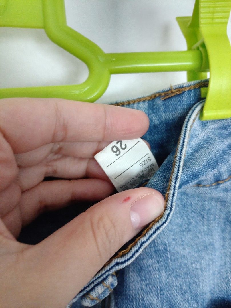 Y2k denim skirt with cherries (Category: Skirts) located in Mabalacat. Submitted by twilight_radar (Listing ID 1440088916, Image 3). Description: waist 27 to 29 slight stretch.